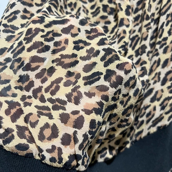 Leopard print Off-the-shoulder Blouse Size Small - Picture 4 of 7